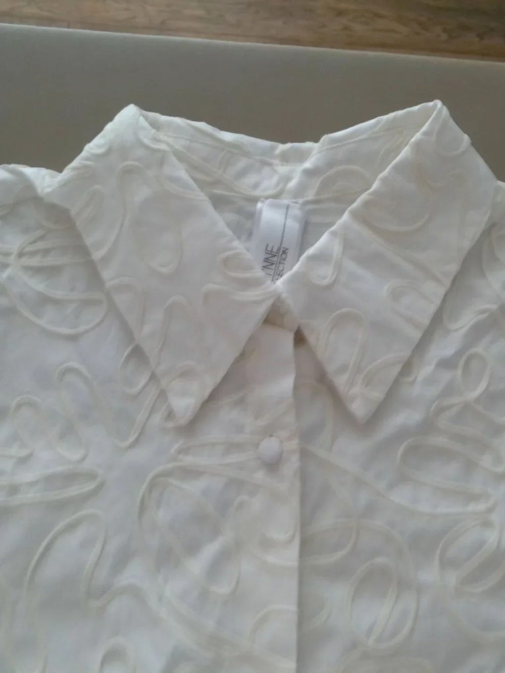 WYNNE COLLECTION NWT Lg Slve Button Up Cream w/All Decorative Applique Blouse 1X - Picture 4 of 12